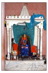 मंदिर मे मां टपकेश्वरीजी की प्रतिमा